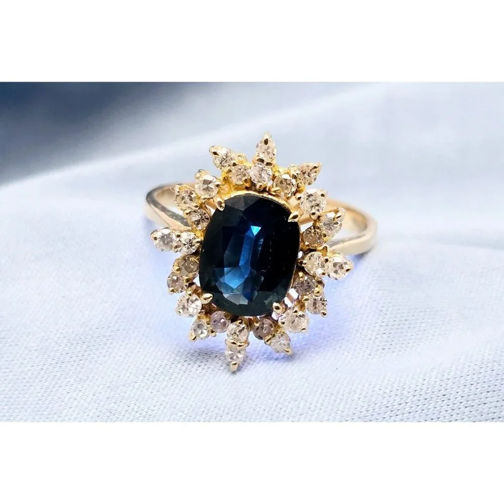 18K Solid Yellow Gold Designer Oval Sapphire & Round Diamond Ring - Size 8.75